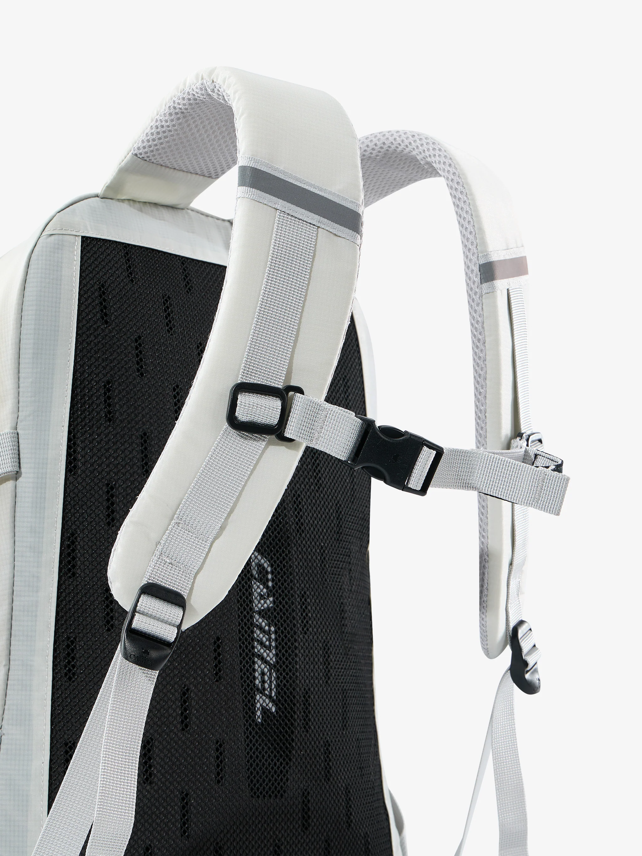 Camel 23L Compact Airflow Hiking Backpack - Image 7